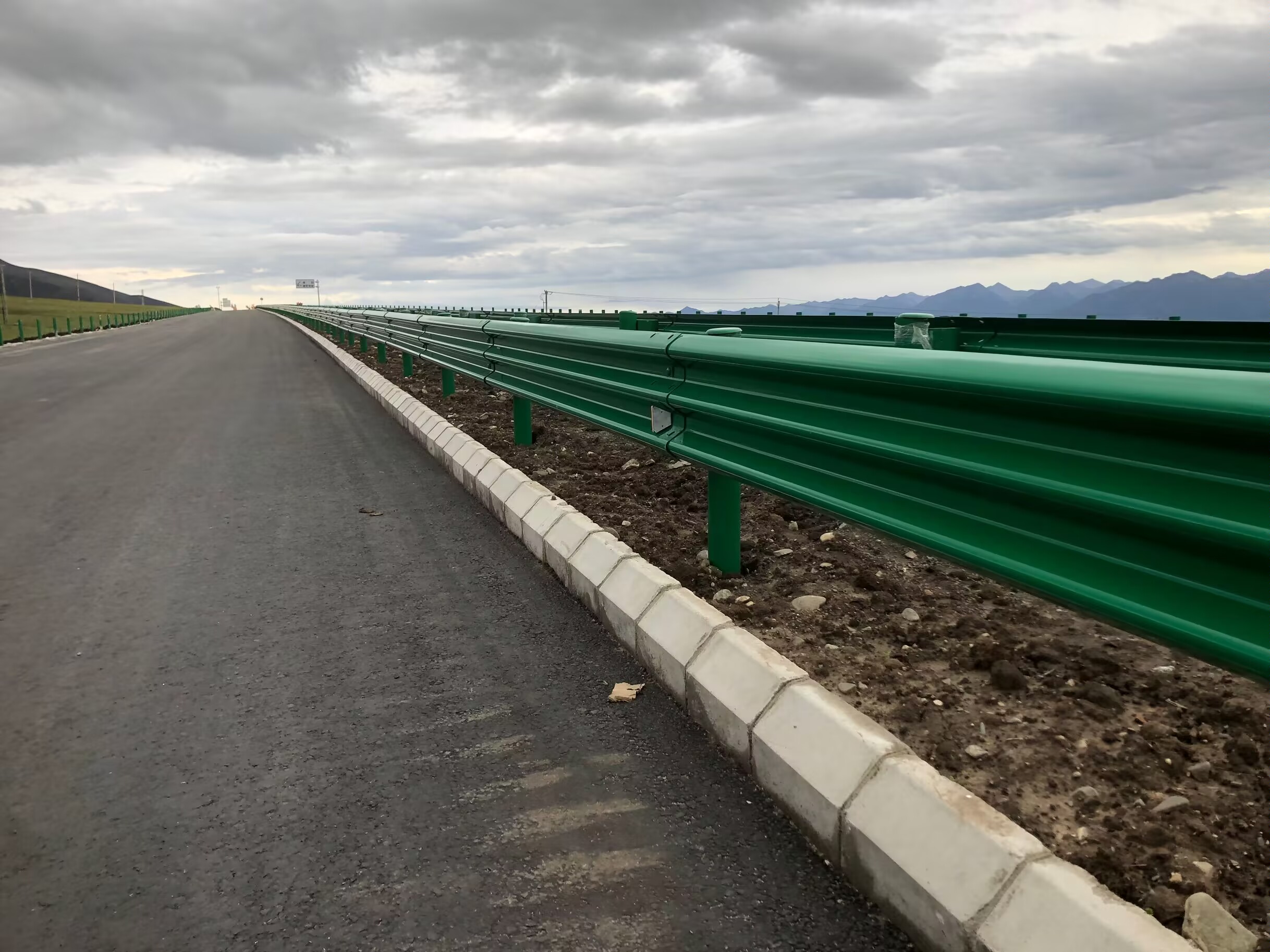 米林县乡村公路波形护栏乡村公路波形护栏 - 推荐